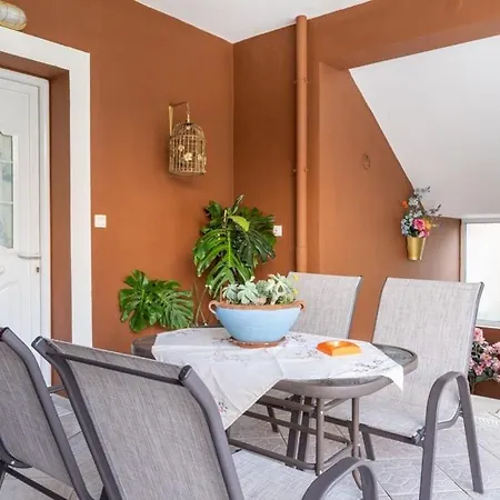 Liberis Apartmán Razáta